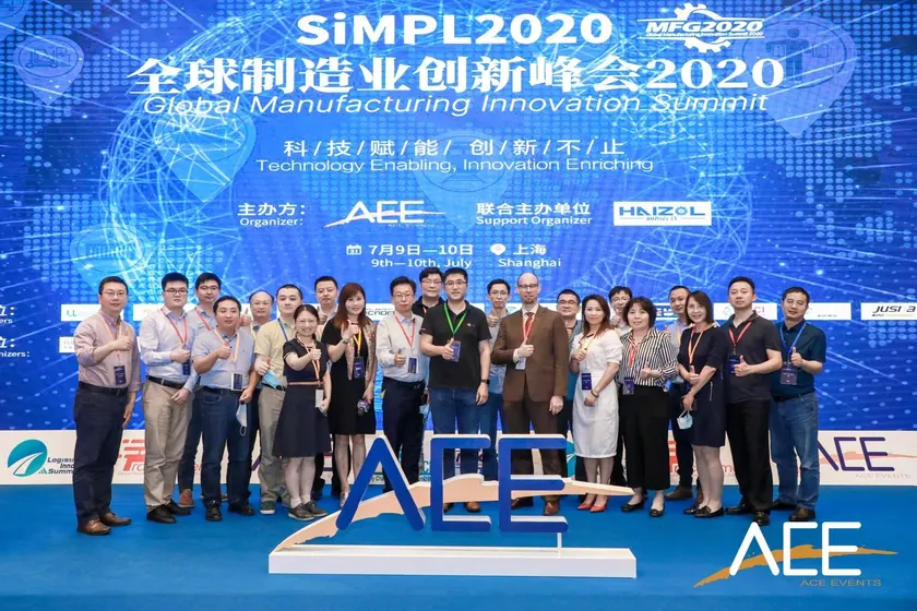 Johnny Browaeys with participants at the SiMPL 2020 Global Manufacturing Innovation Summit, Shanghai
